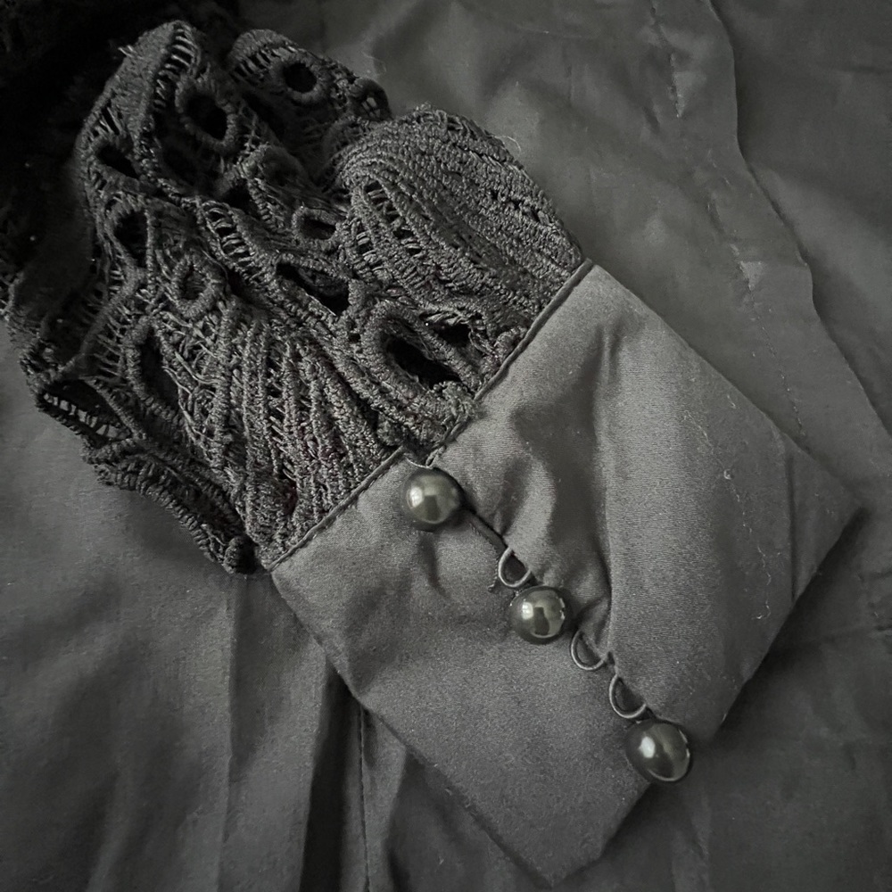 Beautiful brand new blouse - Picture 5 of 8